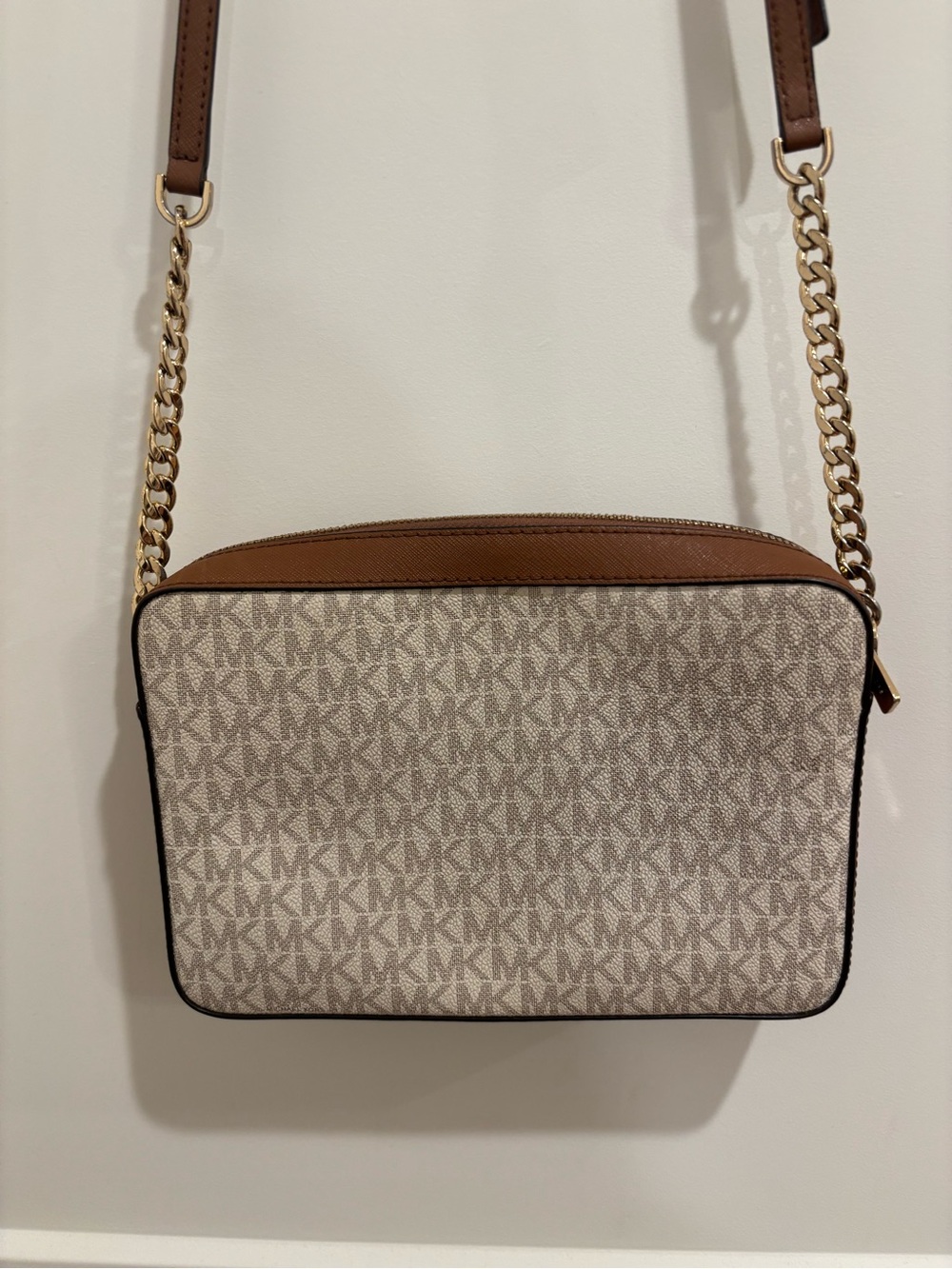 Michael Kors Beige/Acorn Logo Crossbody Camera Bag - Picture 3 of 7